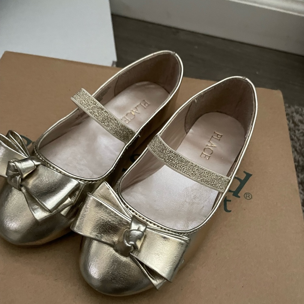 Toddler flats never worn
